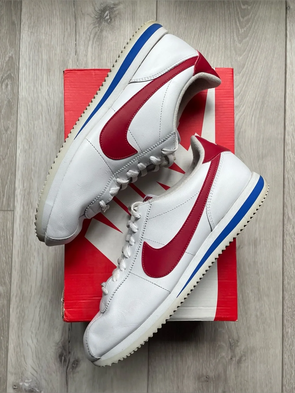 OG Forrest Gump Nike Men’s White Sneakers with Red Swoosh and Blue Stripe - Picture 1 of 5